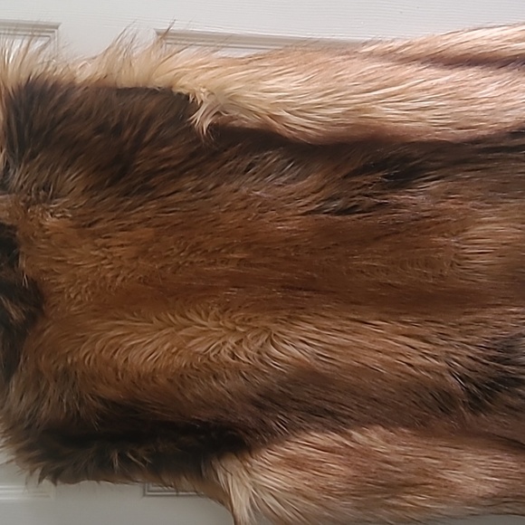 Sleeveless faux fur Jacket - Picture 7 of 8